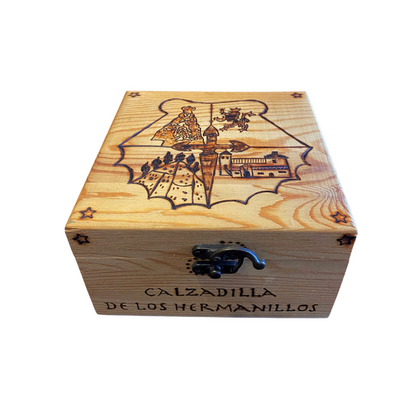 Caja de madera pirograbada