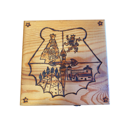 Caja de madera pirograbada
